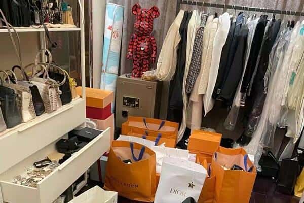 任城区回收一线品牌衣服.jpg